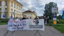 Demonstranten mit Banner