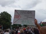 Teilnehmer mit Schild, Stuttgart, 27.07.2025
